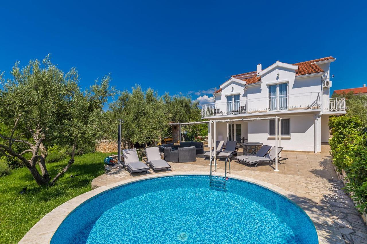 Holiday Home Olive Garden Brzac Ngoại thất bức ảnh