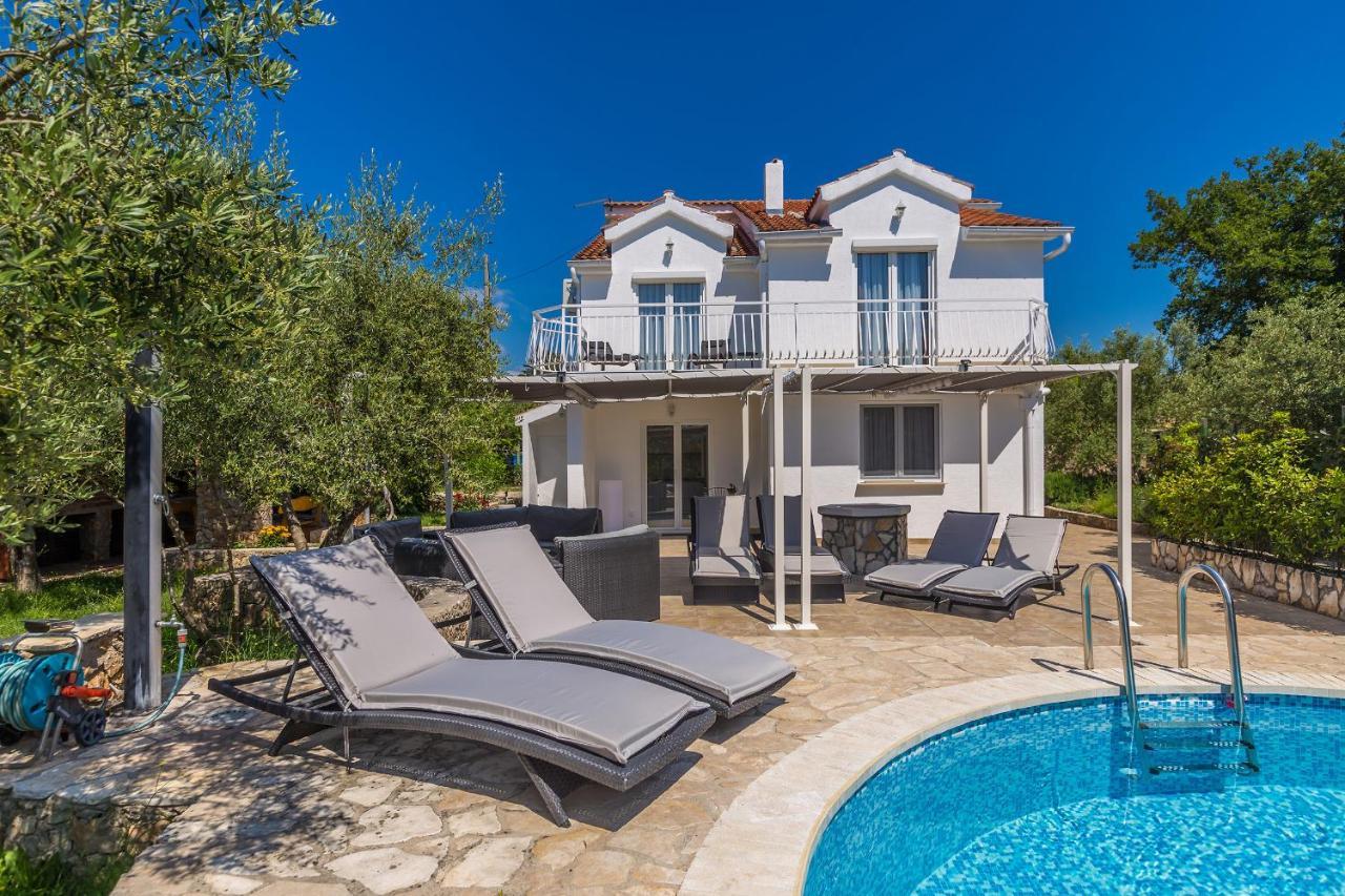 Holiday Home Olive Garden Brzac Ngoại thất bức ảnh