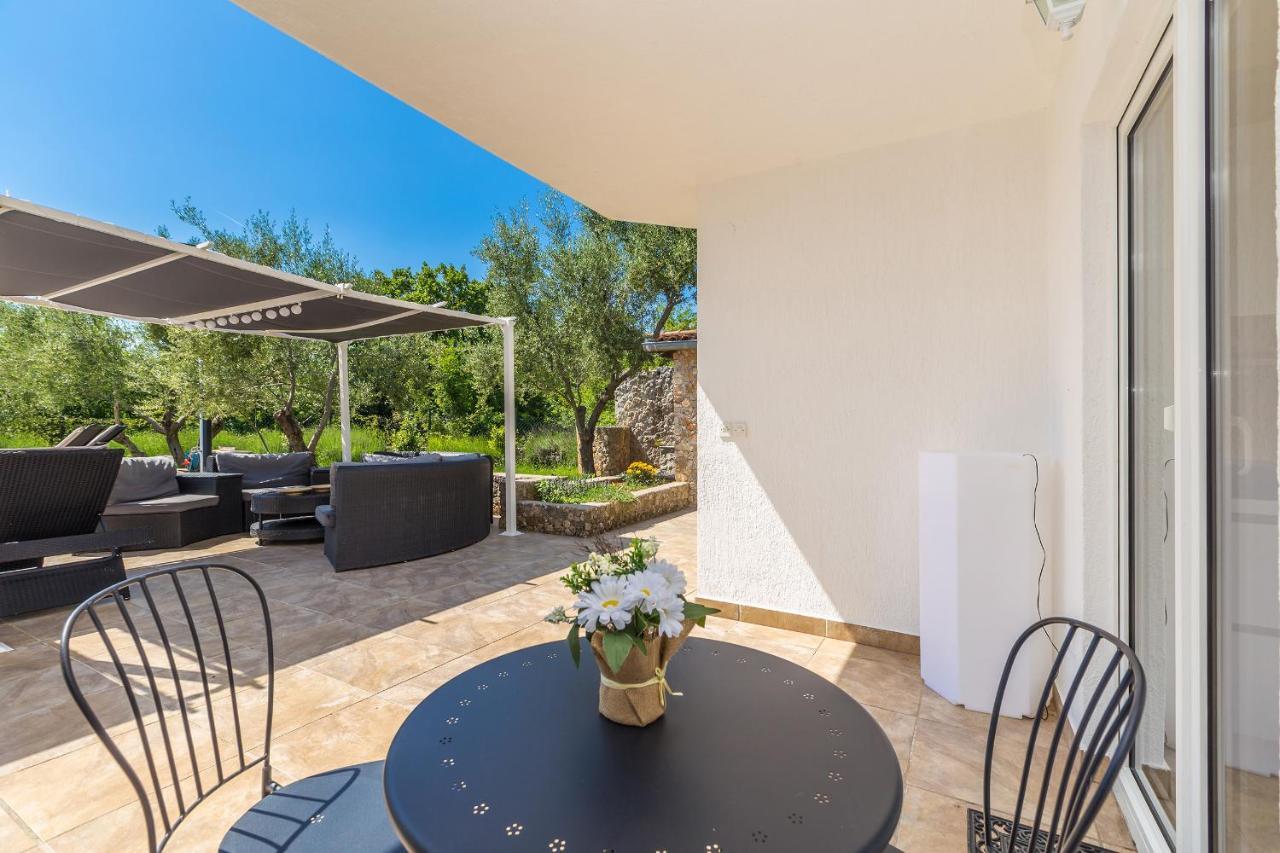 Holiday Home Olive Garden Brzac Ngoại thất bức ảnh