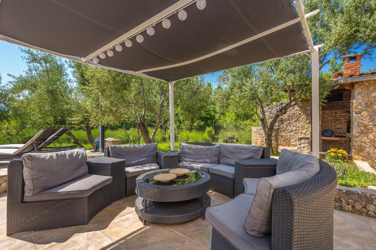 Holiday Home Olive Garden Brzac Ngoại thất bức ảnh