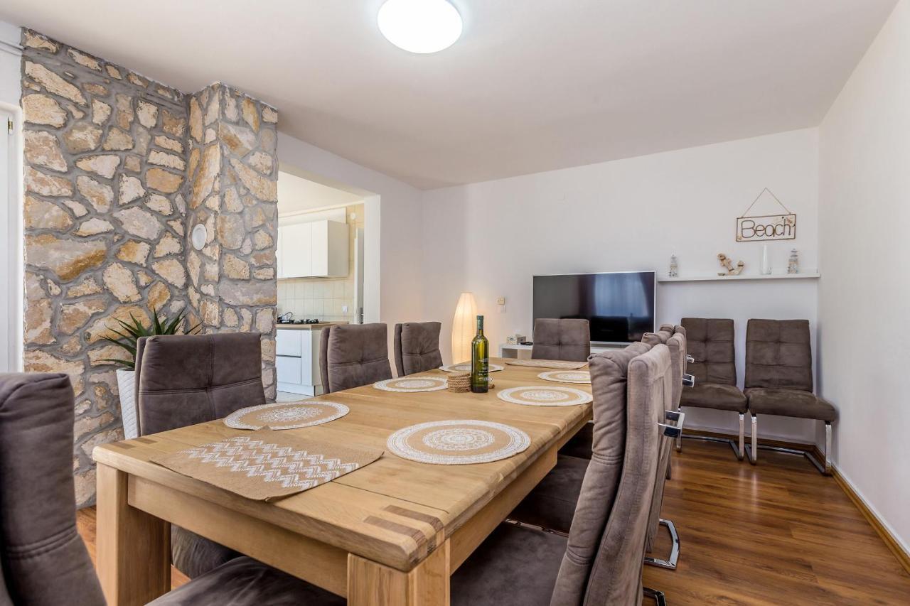 Holiday Home Olive Garden Brzac Ngoại thất bức ảnh