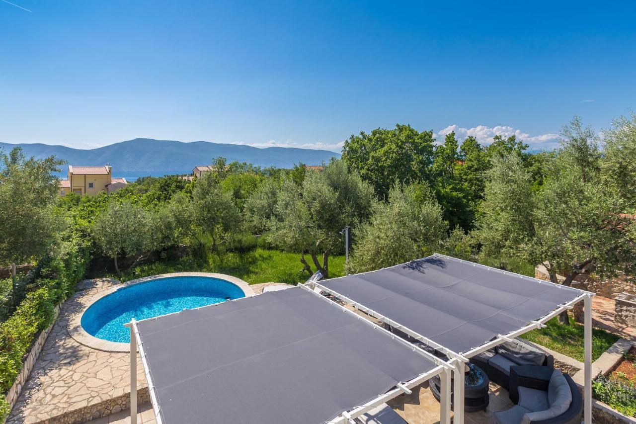 Holiday Home Olive Garden Brzac Ngoại thất bức ảnh