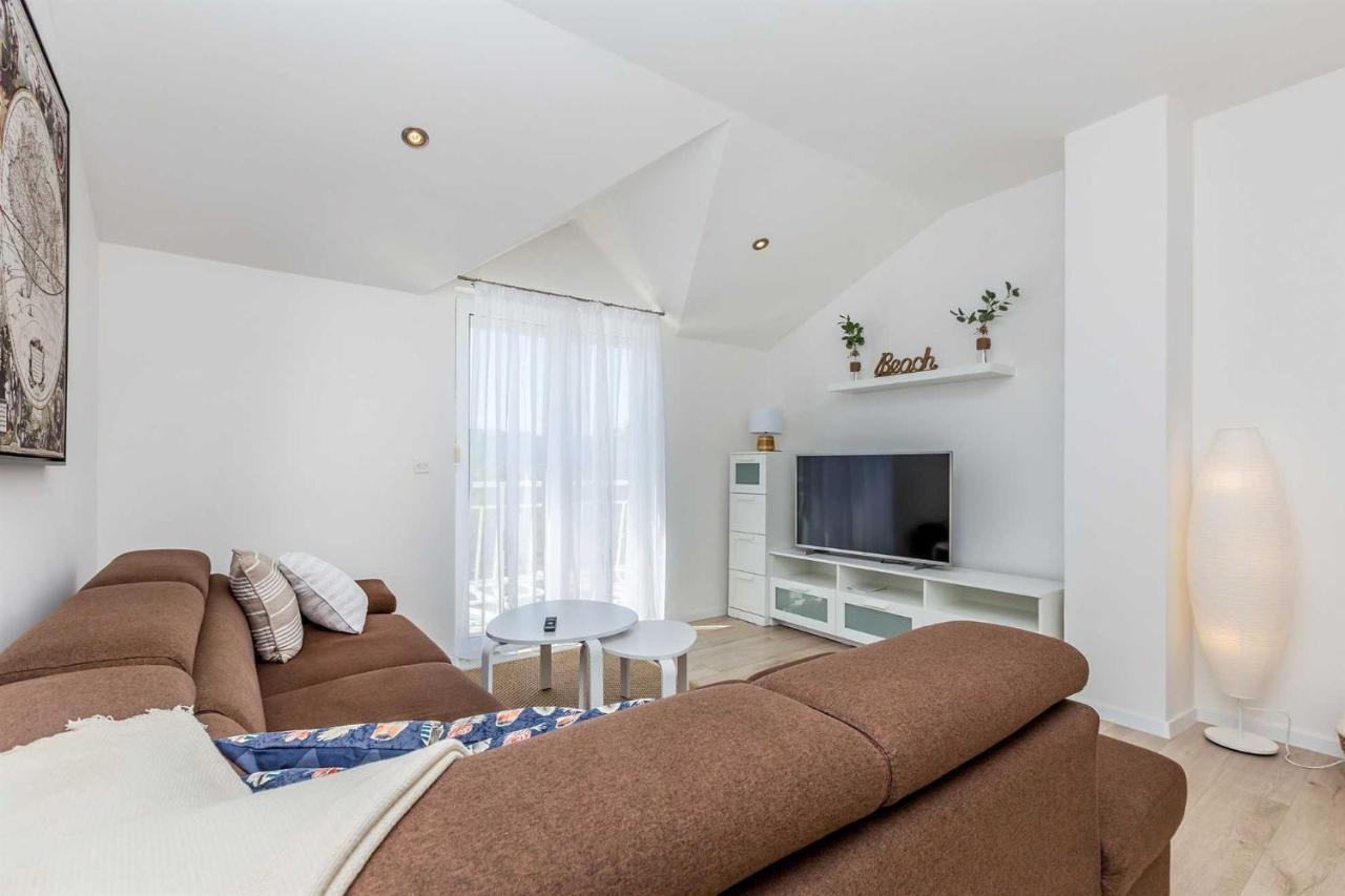 Holiday Home Olive Garden Brzac Ngoại thất bức ảnh