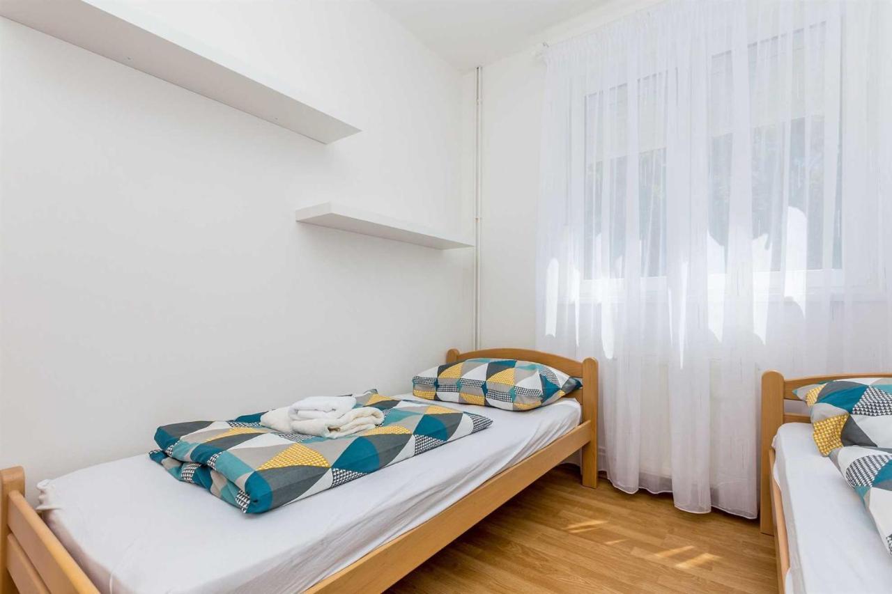 Holiday Home Olive Garden Brzac Ngoại thất bức ảnh