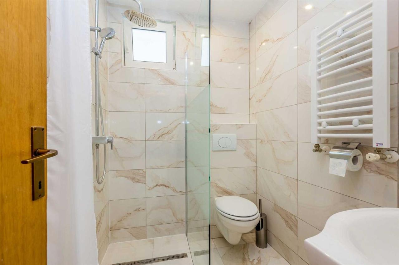 Holiday Home Olive Garden Brzac Ngoại thất bức ảnh