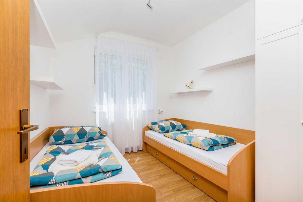 Holiday Home Olive Garden Brzac Ngoại thất bức ảnh