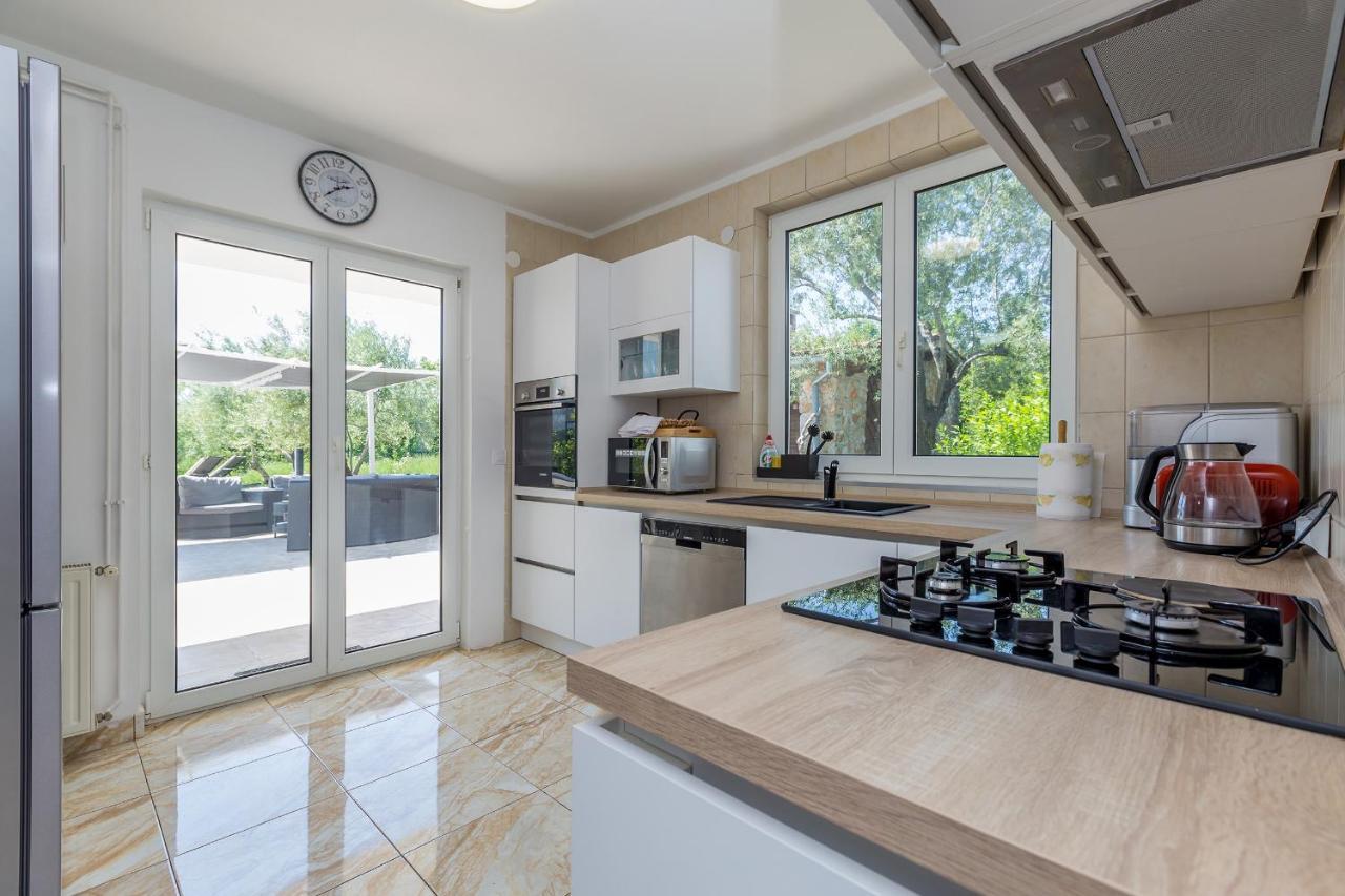 Holiday Home Olive Garden Brzac Ngoại thất bức ảnh