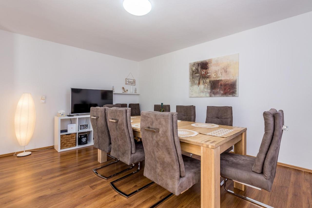 Holiday Home Olive Garden Brzac Ngoại thất bức ảnh