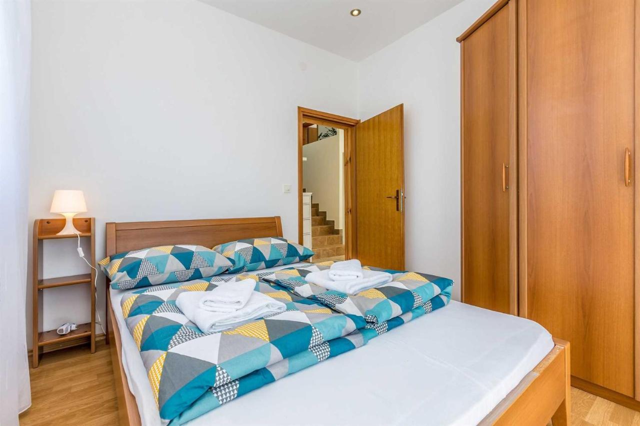Holiday Home Olive Garden Brzac Ngoại thất bức ảnh