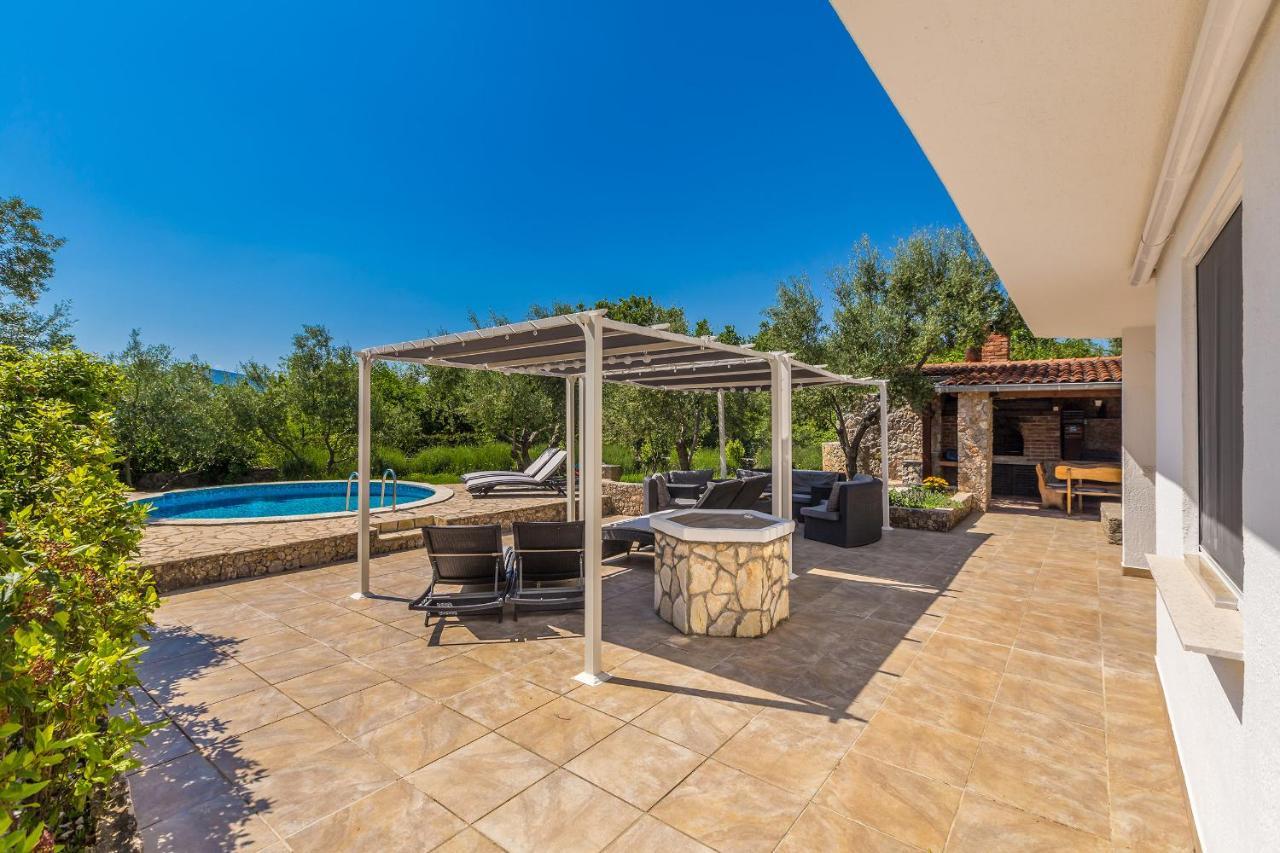 Holiday Home Olive Garden Brzac Ngoại thất bức ảnh